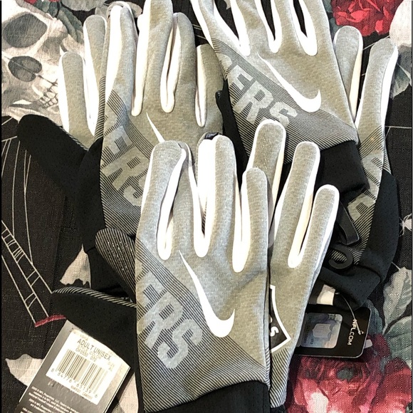 NWT 2015 OAKLAND RAIDERS LAS VEGAS STADIUM GLOVES - Picture 5 of 8
